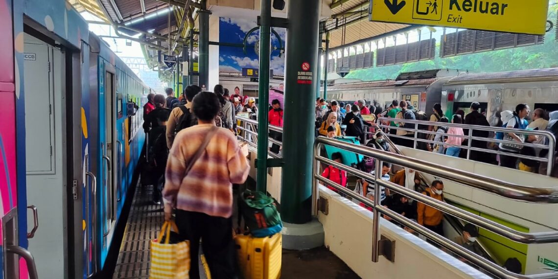 KAI Layani 183 Ribu Penumpang Kereta Api Pada Puncak Libur Natal 2023