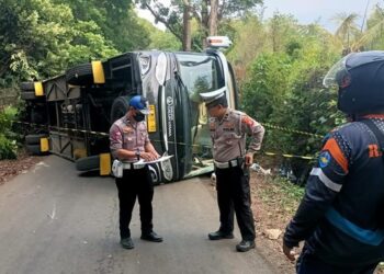 Bus Rombongan Siswa Ciamis Terguling di Kiarapayung Sumedang