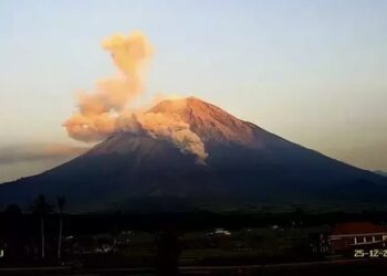 Semeru Meletus, Awan Panas Guguran Meluncur 3 Kilometer