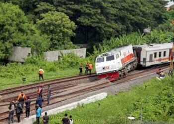 Kereta Api Pandalungan Anjlok Dua KA Terpaksa Putar Balik