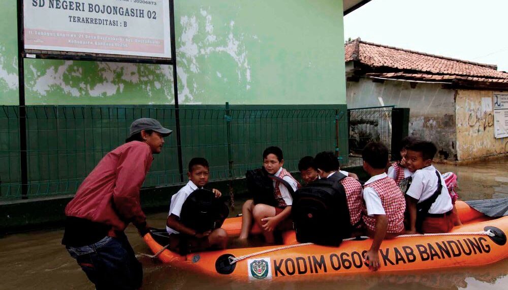 SDN Bojong Asih Dayeuhkolot Terendam, Siswa pun Belajar di Balai Desa