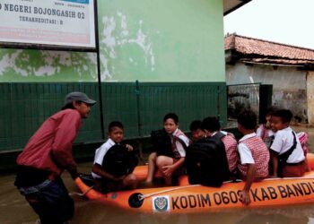 SDN Bojong Asih Dayeuhkolot Terendam, Siswa pun Belajar di Balai Desa