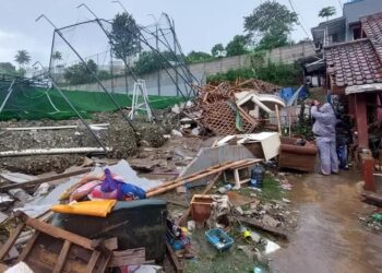 Puluhan Rumah Rusak Akibat Banjir Terjang Wilayah Cimahi