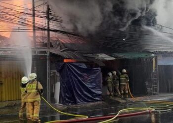 Rumah & Ruko di Permukiman Menteng Atas Ludes Terbakar