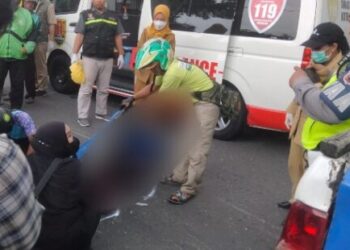 Perempuan Pengendara Matic Tewas Terlindas Truk di Kolong Flyover Kalibanteng