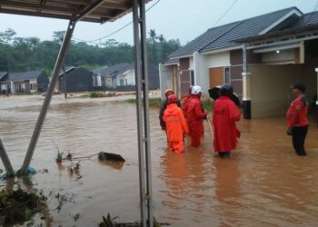 Air Sungai Cipandan Meluap Puluhan Rumah di Jonggol Bogor Terendam