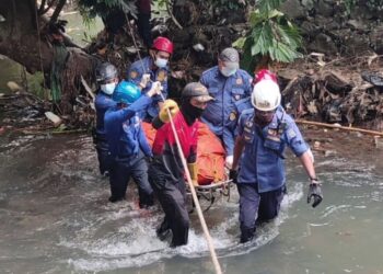 Depok Geger, Warga Temukan Mayat Ngambang di kali Krukut