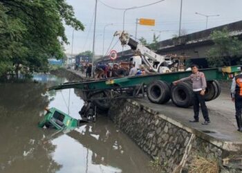 Dua Truk Trailer Tabrakan di Cilincing Jakut, Sopir Tewas