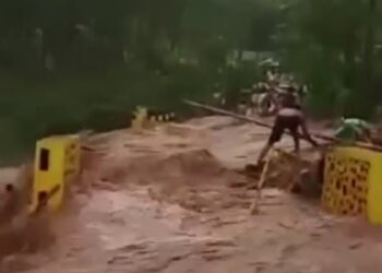 Banjir Bandang landa Lumajang Jembatan Akses 2 Desa Putus