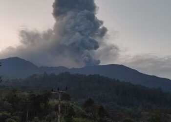 Dentuman Keras Erupsi Marapi Getarkan Rumah Warga