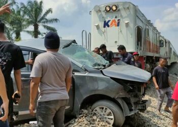 Innova Terseret Kereta Api 400 Meter di Tebing Tinggi, Pelajar Tewas