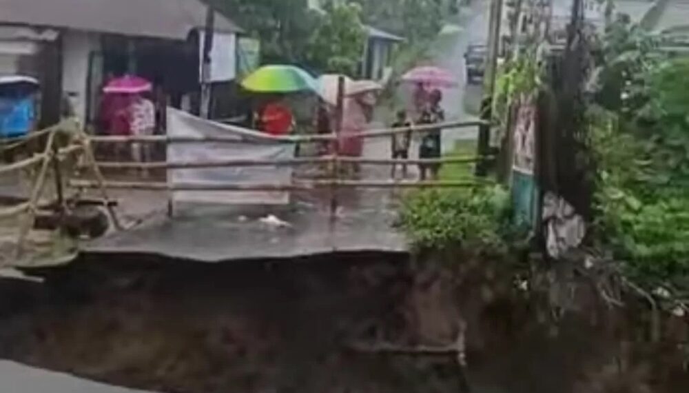 Longsor di Manado Timpa Rumah Warga Jembatan pun Terputus