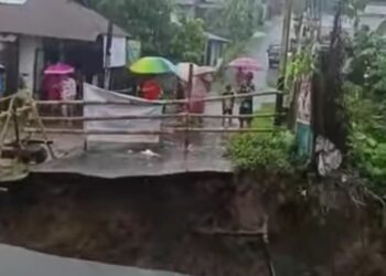 Longsor di Manado Timpa Rumah Warga Jembatan pun Terputus