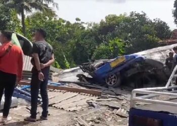 Truk Tangki Seruduk 4 Mobil & Warung di Sumedang Seorang Warga Tewas