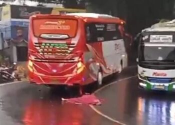 Pengendara Motor Tewas Tewas Terlindas Bus di Puncak Bogor