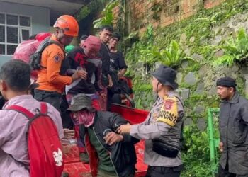 Tim SAR Temukan 13 Pendaki yang Tersesat di Gunung Gede Pangrango