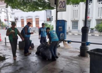 Perayaan Tahun Baru Bandung Tinggalkan 64 Ton Sampah