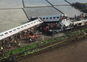 KA Turangga Tabrakan dengan KA Bandung Raya di Cicalengka