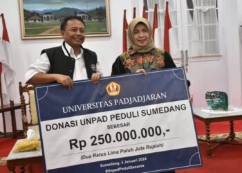 Unpad Salurkan Donasi untuk Korban Gempa Sumedang