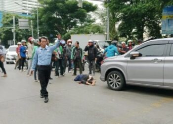 Perempuan Loncat dari Flyover Ancol Lalu Tertabrak Mobil