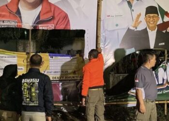 Minggu Dinihari APK di Kota Bandung Mulai Dibersihkan