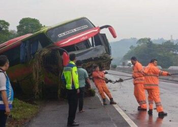 Bus Arimbi terguling usai tabrak Tebing di Cipularang 57 Terluka