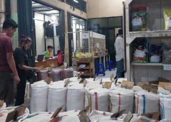 Pedagang Pasar Induk Cipinang Ungkap Fakta Mahalnya Beras