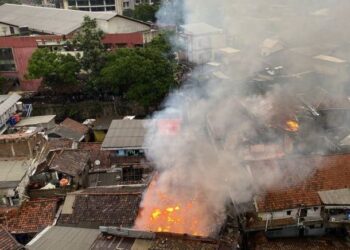 Sejumlah Rumah di Gg Apandi Kawasan Jalan Braga Terbakar