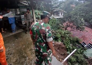 Tebing di Cijeruk Bogor Longsor Timpa Sejumlah Rumah Warga