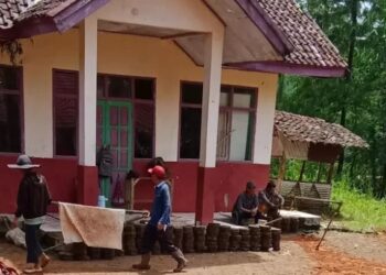 10 Rumah Rusak Akibat Tanah Bergerak di Bandung Barat Warga pun Mengungsi