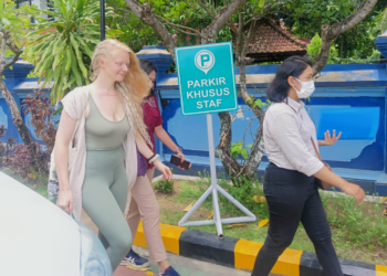 Overstay Hingga 260 Hari, Bule Perempuan Jerman Diusir dari Bali