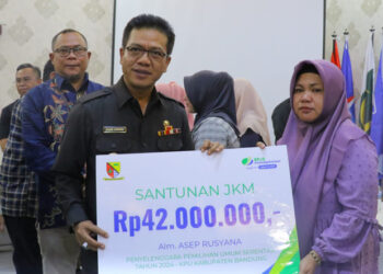 Bupati Bandung Beri Santunan bagi 19 Ahli Waris Petugas KPPS Meninggal Dunia