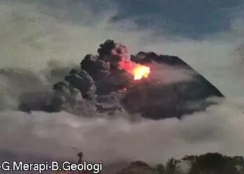 Gunung Merapi Luncurkan Dua Kali Awan Panas Selasa Petang