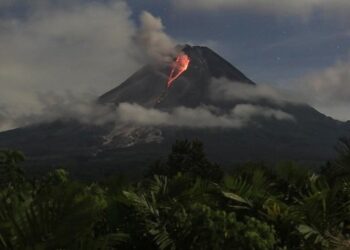 Jutaan Meter Kubik Kubah Barat Daya Merapi Picu Guguran Lava