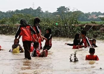 2 Siswi SD 1 Lajer Meninggal & Satu Hilang di Sungai Panarikan Indramayu