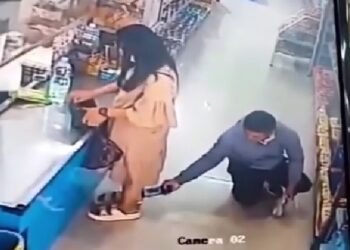 Viral Pria Mesum Rekam Bawah Rok Perempuan di Minimarket