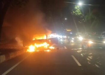 Mobil Terbakar di Simatupang Jaksel Arus Lalu Lintas Macet