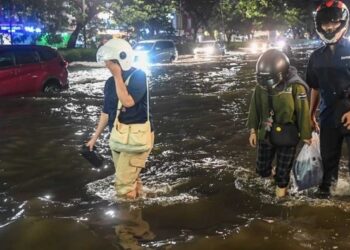 Tegal Alur Jakbar Terendam Puluhan Warga Mengungsi
