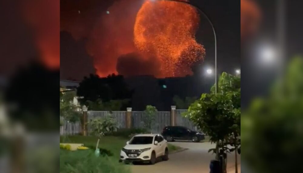 Gudang Peluru Armed Terbakar Diwarnai Sejumlah Ledakan
