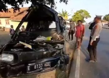 3 tewas 9 luka Pikap rombongan Pengajian Tabrak Pohon di Jalur Pantura