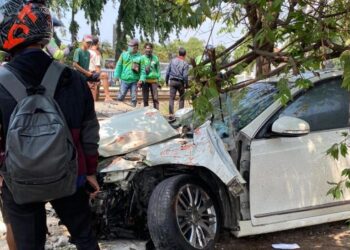 2 Mobil Senggolan Tertabrak KA Airlangga di Bulak Kapal Bekasi