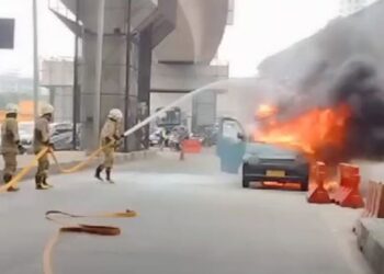 Angkot Terbakar di Lebak Bulus Penumpang Panik Berhamburan