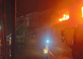 Toko Busana Muslim Karawang Terbakar Kerahkan 10 Damkar