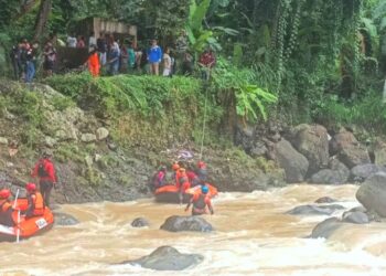 IRT Lompat ke Sungai Cicatih Terseret ditemukan Meninggal