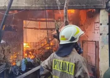 Kebakaran Hanguskan Lima Bangunan di Cengkareng