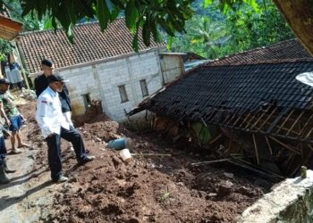 Rumah di Limbangan Garut Rusak Tertimpa Longsor