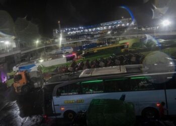 Kapal Sulit Sandar akibat Cuaca Buruk Sekitar Pelabuhan Merak