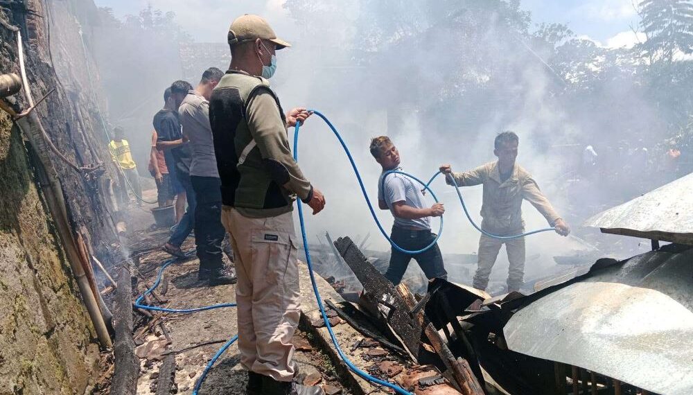 Kebakaran di Pasirwangi Garut Hanguskan 6 Rumah Warga