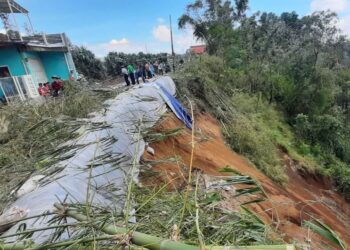 4 Warung Ambruk Tergerus Longsor di Bandung Barat