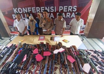 Perempuan di Bandung Jual 21 Senpi Ilegal Titipan Suami